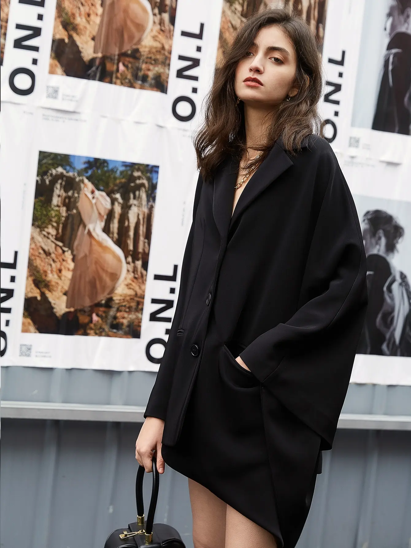 Однобортное однобортное однотонное пальто нестандартной формы AEL Temperament 2024