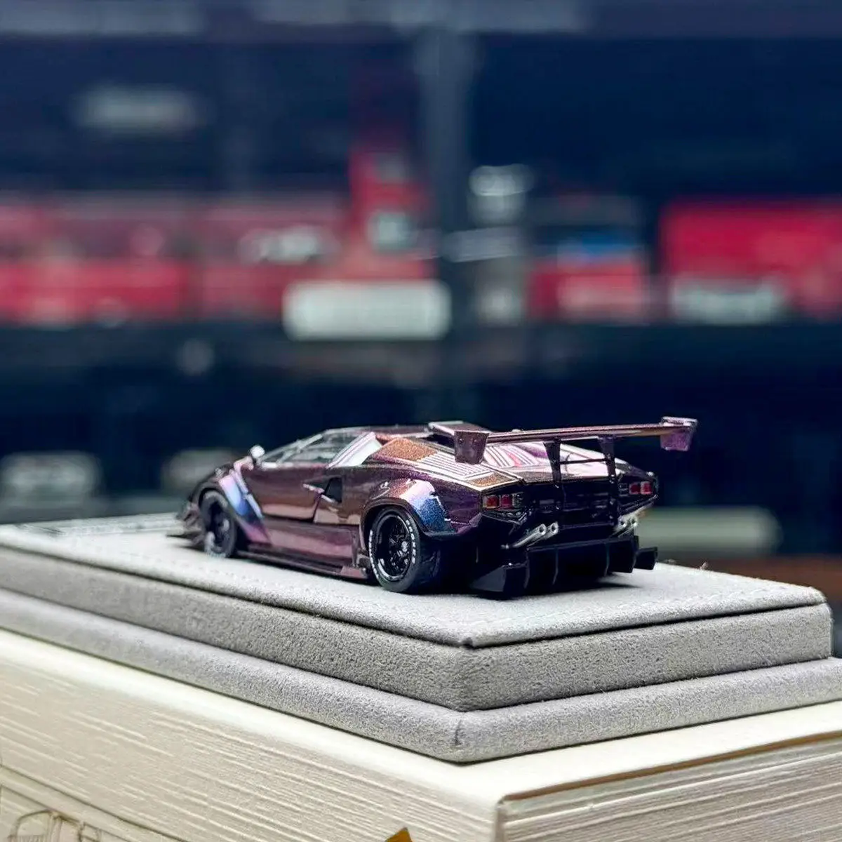 Фото Коллекционная модель Topart 1:64, литая под давлением, из сплава, LBWK Lamborghini Countach, классический спортивный автомобиль, подарок для взрослых, сувенир, статическая модель для демонстрации №2