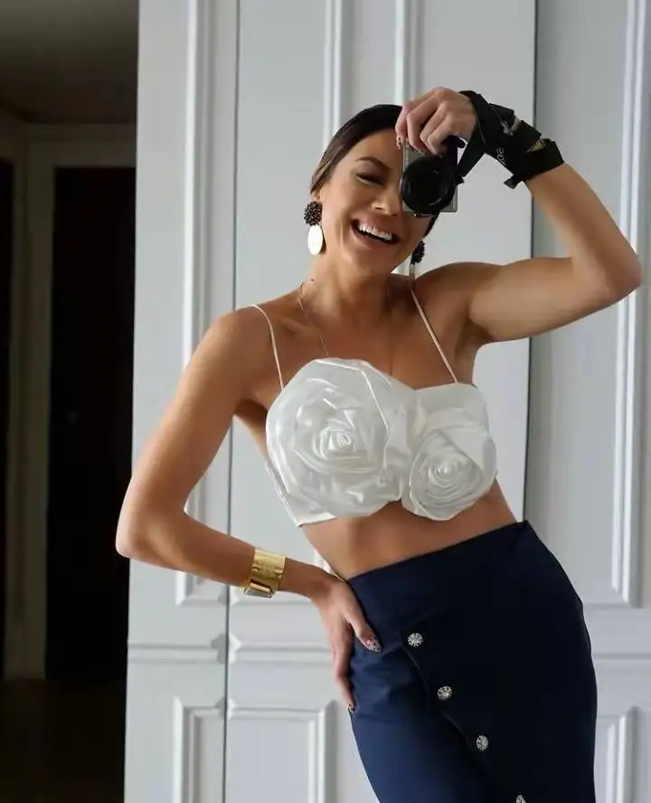 

2023 Spring Sexy Satin Women's Tube Top White Solid Flower Zipper Female Tops New Fashion Streetwear Party Club Ladies Clothes