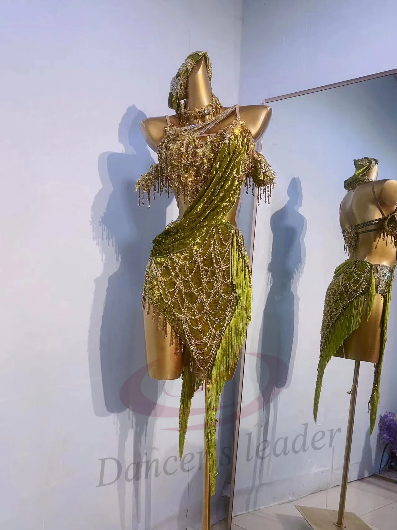 Женское платье для латиноамериканских танцев классическое золотистое под заказ