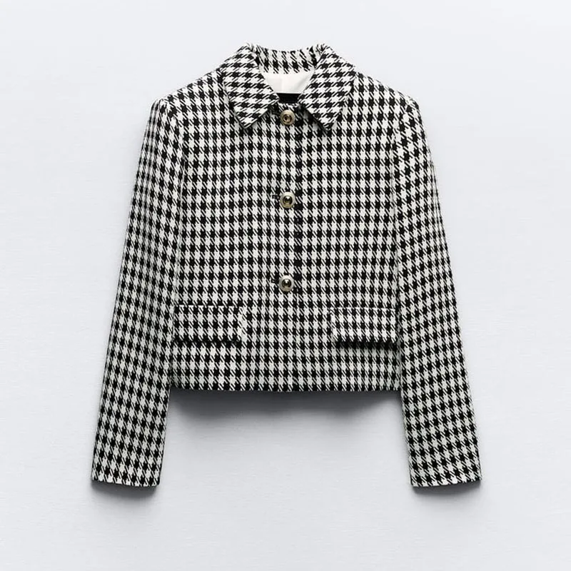 

Куртка женская короткая демисезонная с длинными рукавами и воротником-поло