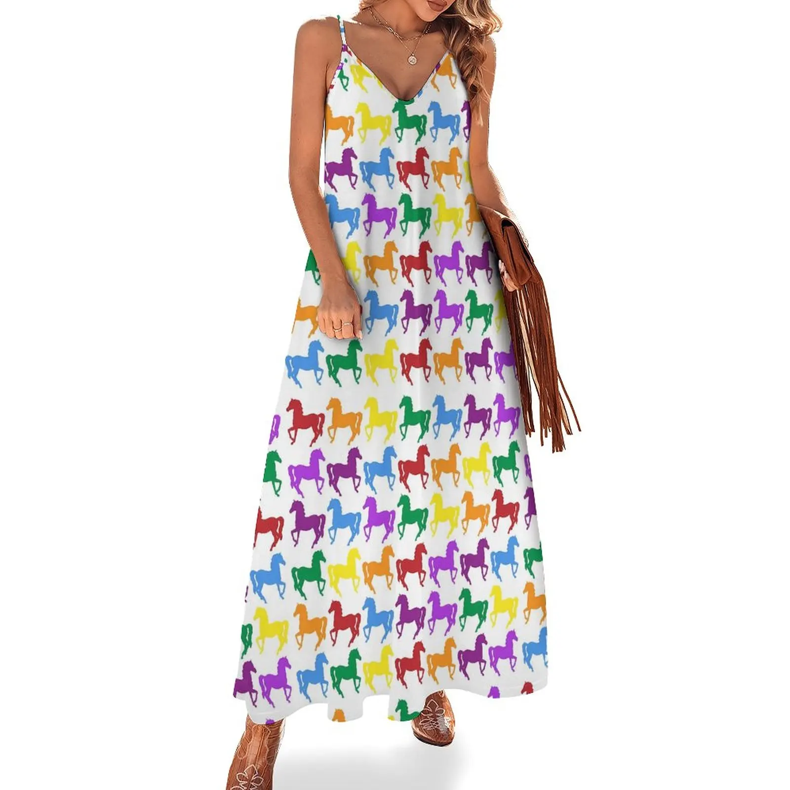 

Женское платье-макси на тонких бретельках, с V-образным вырезом