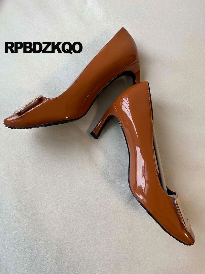 Женские туфли-лодочки из лакированной кожи на толстом блочном каблуке с
