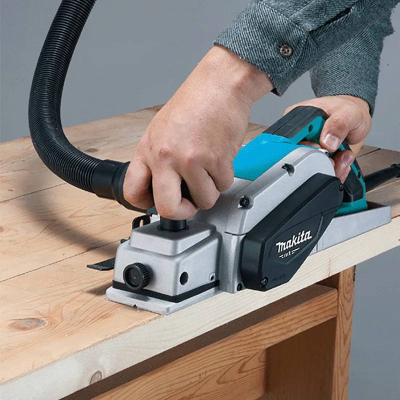 Электрический строгальный станок Makita M1100B