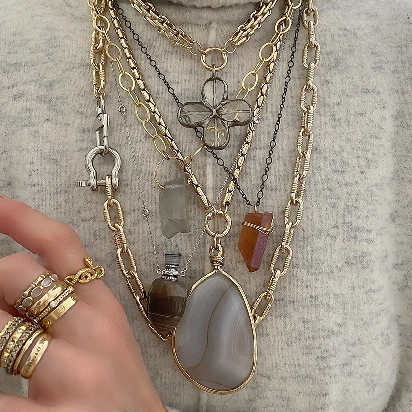 Point Healing handmade rock Clear Energy Natural Quartz Chip Crystal Gemstone With Metal Filter Wholesale Price necklaces ladies |