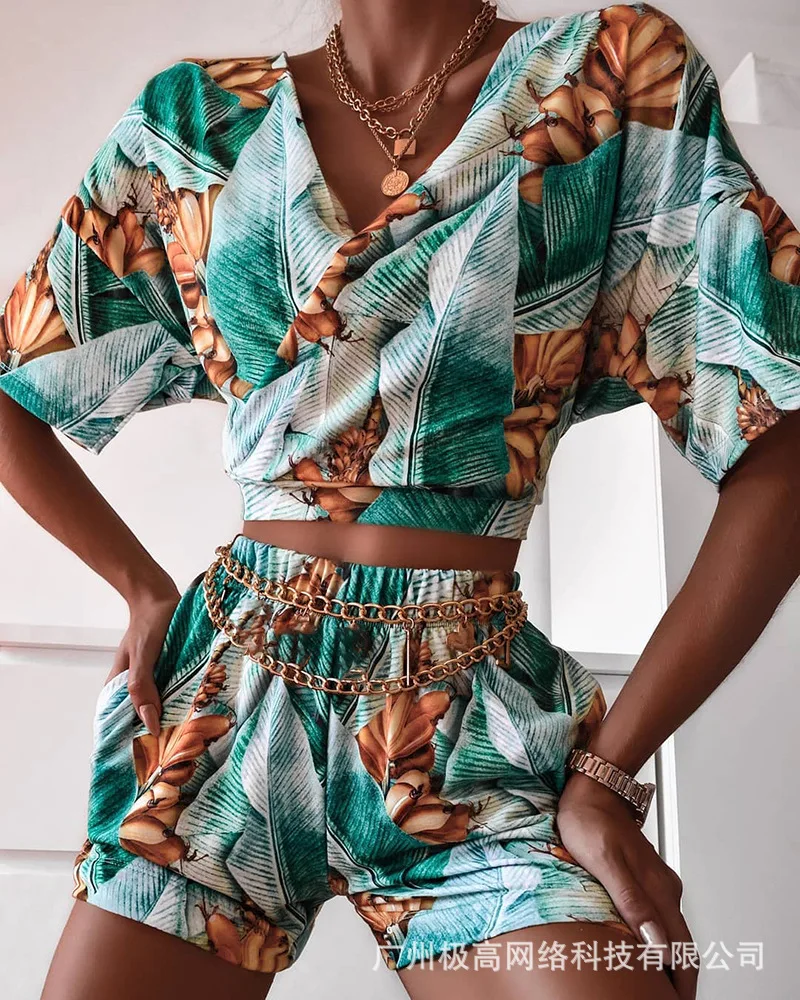 

Sexy V-Neck Short Sleeve Shorts Suit Two Piece Set 2022 Summer New Women's Green Tropical Print Shorts Suit