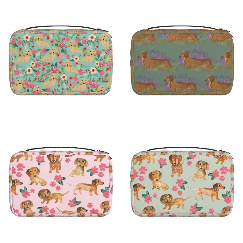 

Косметичка женская с рисунком барсука, таксы и сосисок