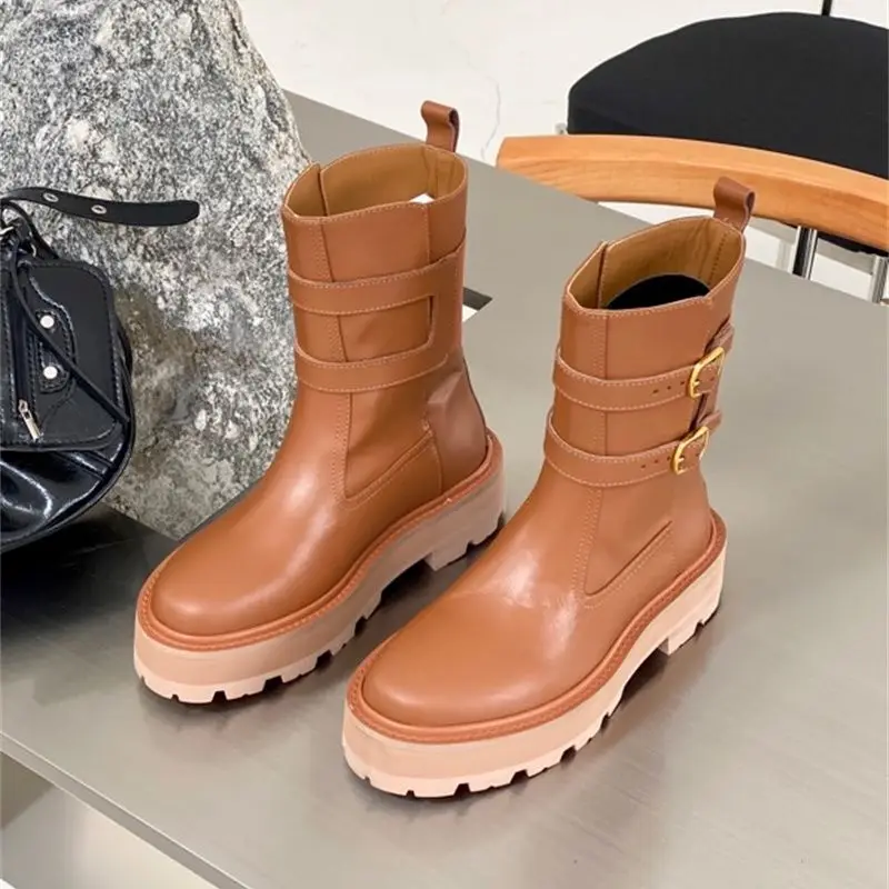 

Ботинки мартинсы из натуральной кожи на толстой подошве, женские рыцарские ботинки с круглым носком, обувь в британском стиле, женские черн...