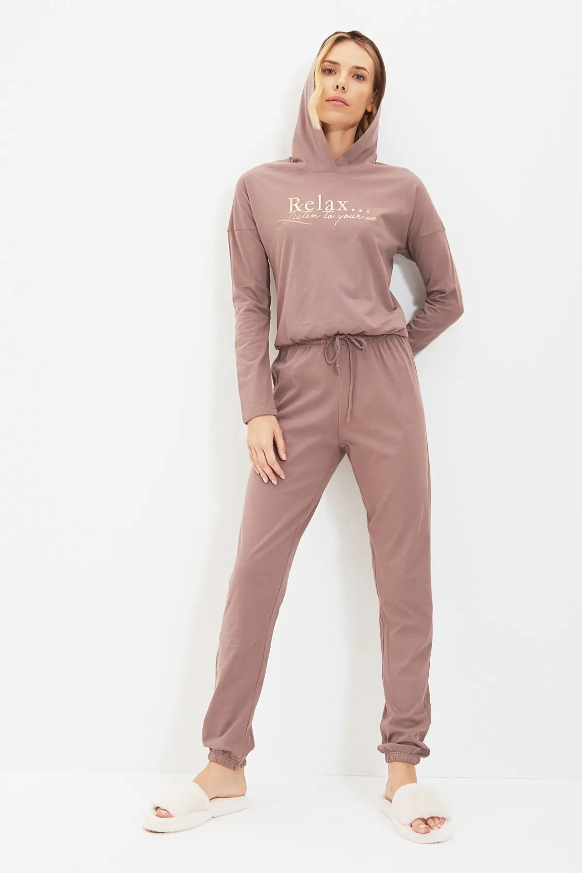 

Trendyol Hooded Knitted Pajamas Set THMAW22PT0457