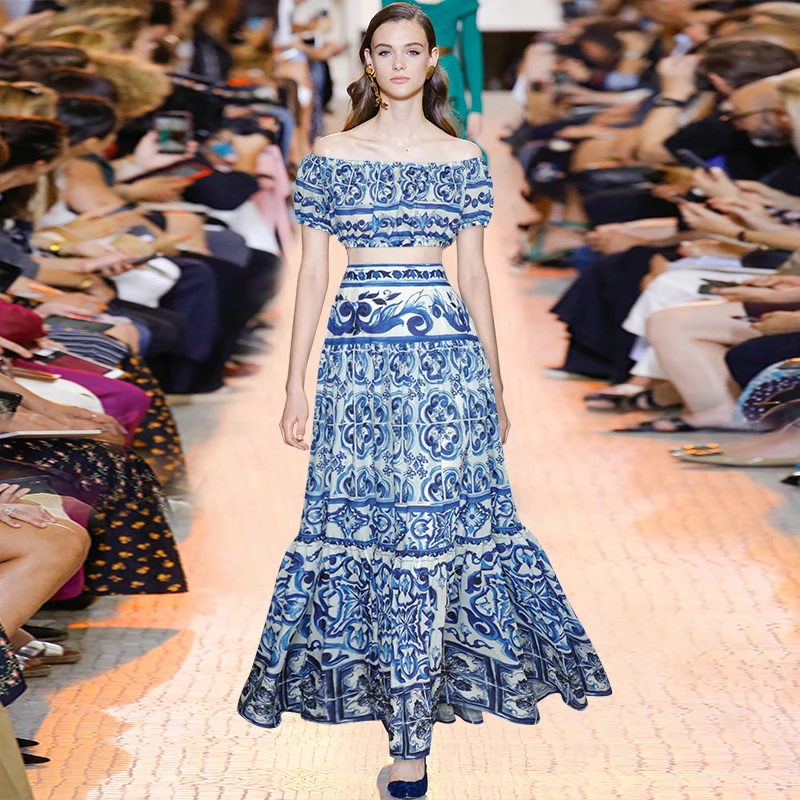 

Женский элегантный костюм с юбкой, комплект из двух предметов: топ с коротким рукавом-фонариком и юбка из белой и синей ткани с принтом, 2022