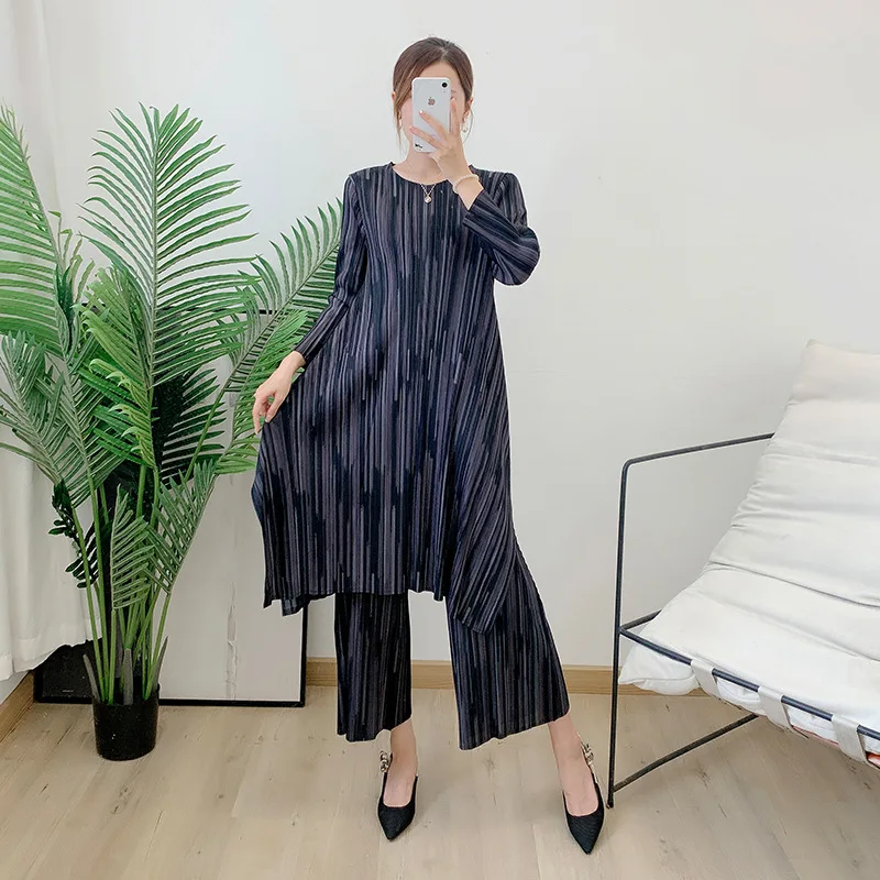 

Pant Suits For Women 45-75kg Autumn 2022 Stripes Printed Miyake Pleated Stretch Loose Round Neck Long Top + Wide Leg Trousers