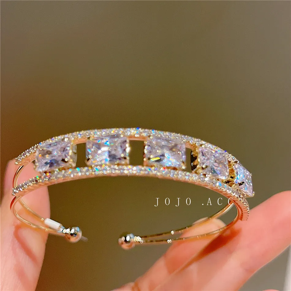 

Transparent micro-inset zircon temperament bracelet advanced sense ins TikTok Sparkling bright bracelet temperament hand jewelry