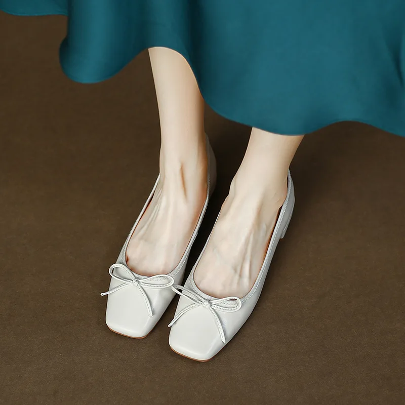 

BCEBYL Женская Классическая мода весна-осень квадратная женская обувь с неглубоким горлом на толстом каблуке Серебряная плоская повседневная обувь 2023