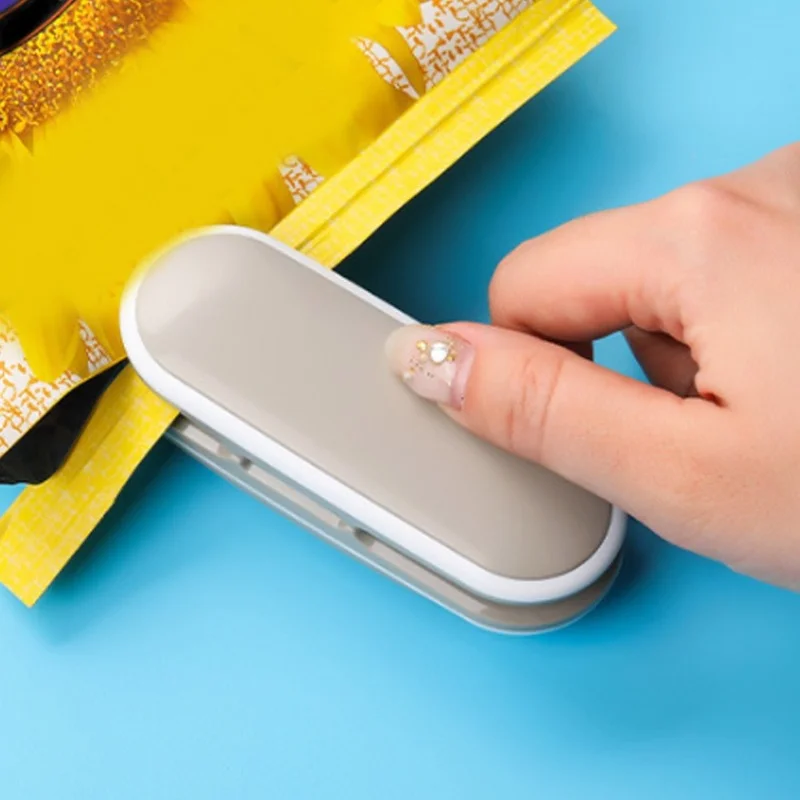 

Mini Heat Bag Sealing Machine Package Sealer Bags Thermal Plastic Food Bag Closure Portable Sealer Packing Kitchen Accessories