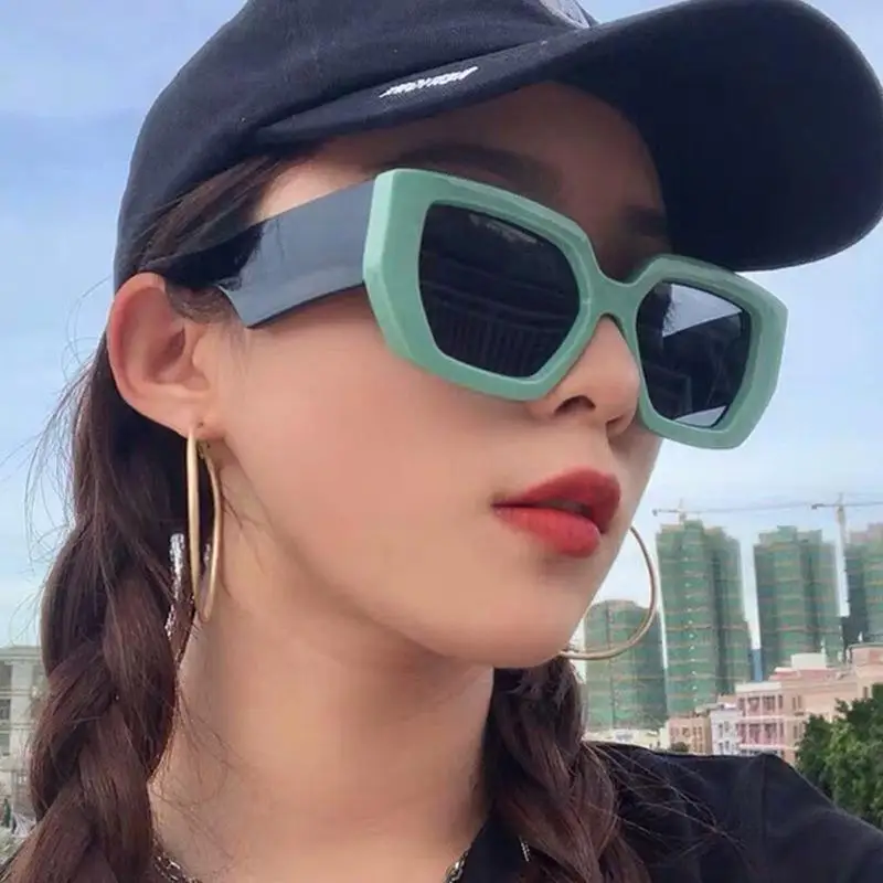 

Vintage Male Female Sunnies Modern Black Sun Glasses Sunglasses for Women Square Sun Glasses Thick Frame Men's Shades