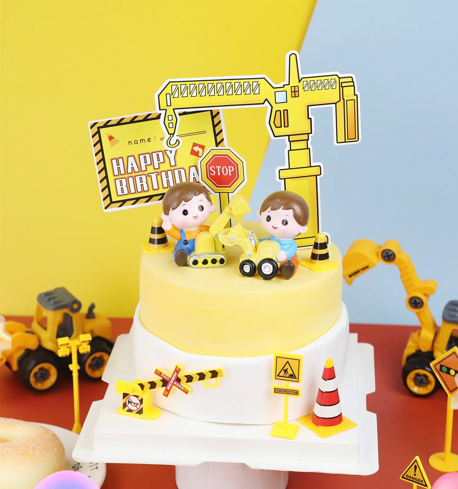 

Engineer Excavator Bulldozer Doll Toy Cake Topper Boy Birthday Gifts Party Dress Up Crane Pendant Signal Light Baking Supplies