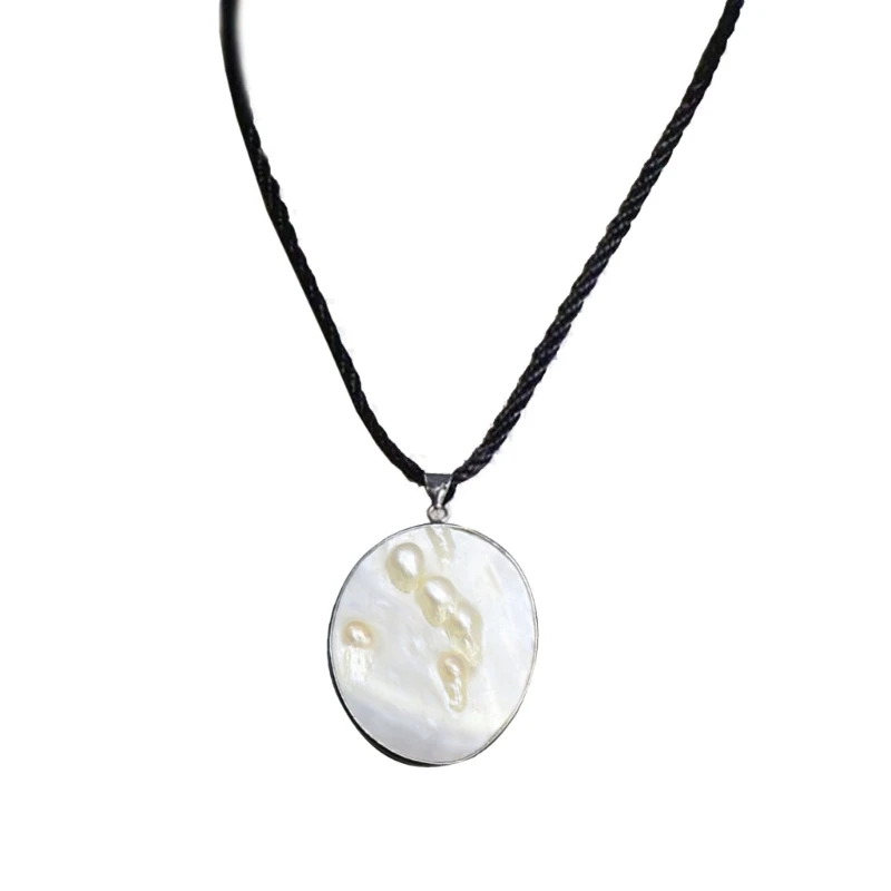 

Pearl Clavicle Chain Pearls Fritillary Pendant Necklace for Women Birthday Gift