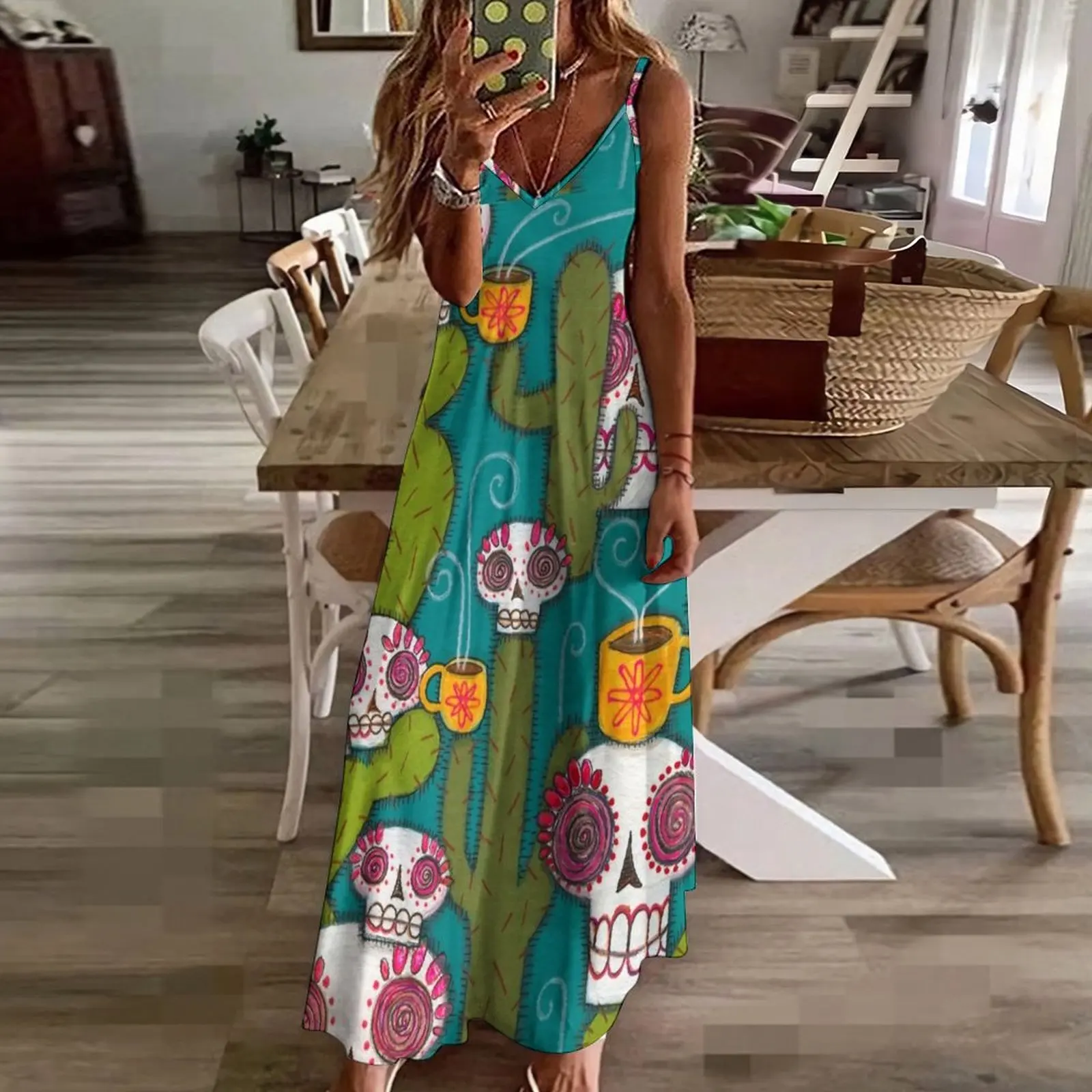 Длинное платье без рукавов с черепами кактусами и атомным кофе элегантное