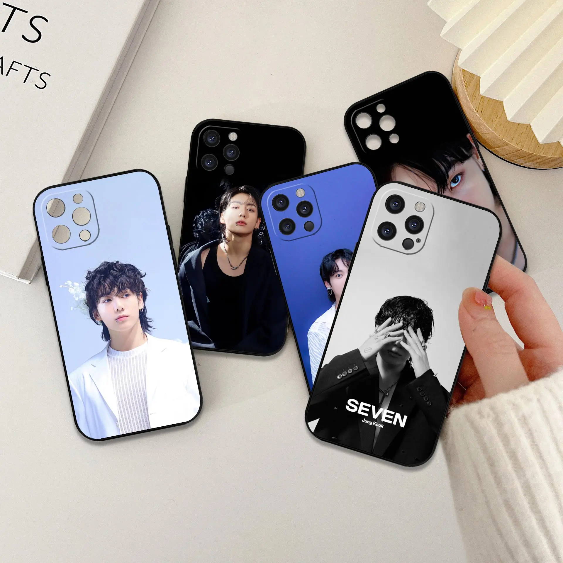 Чехол Singer J-Jungkook Jeon Seven Gold для iPhone 16 15 14 13 12 11 Pro Max Plus Mini Funda ProMax черный чехол