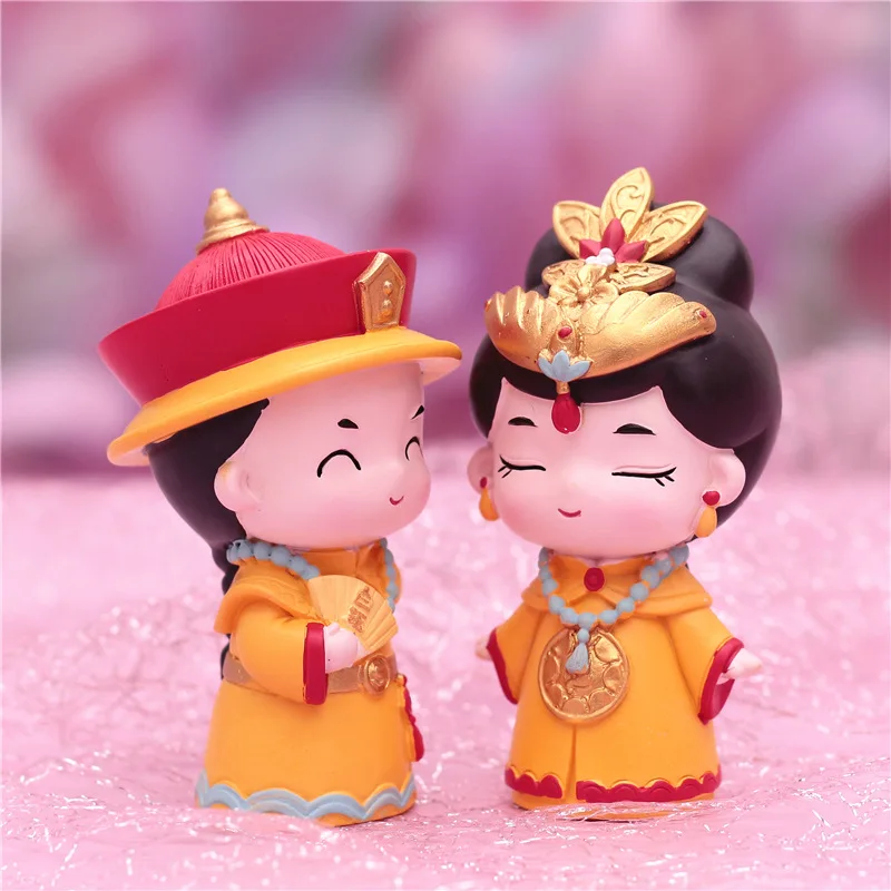 

Chinese Emperor Empress Figurine Resin Queen Ornament Traditional Costume Kids Home Mini Pendant Decoration Miniature Love Gifts