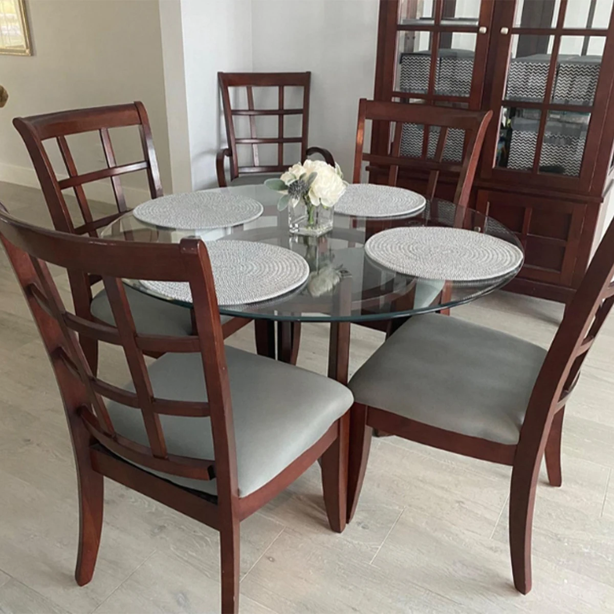 Эластичный чехол на стул с фартуком для обеденного стола. Удобная полиэфирная