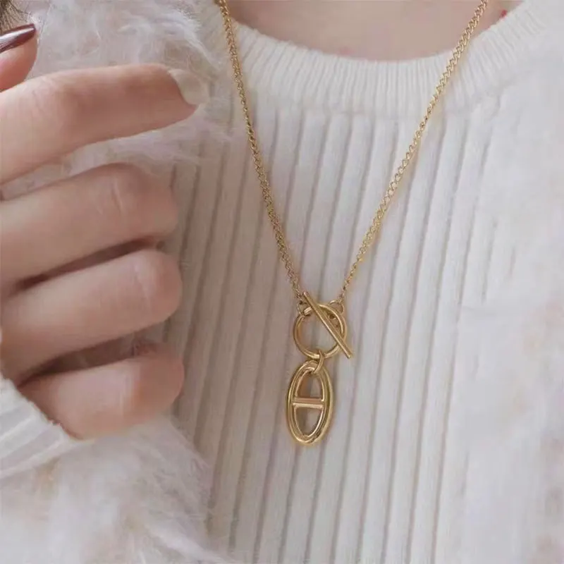 

Fashion Style OT Buckle Pendant Titanium Steel Necklace Women's Exquisite Simple Personality 18K Gold Pig Nose Ladies Necklace