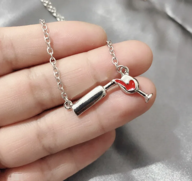

New creative wine bottle pendant love wine bottle red cup necklace ladies fashion wine cup clavicle chain gift jewelry wholesale