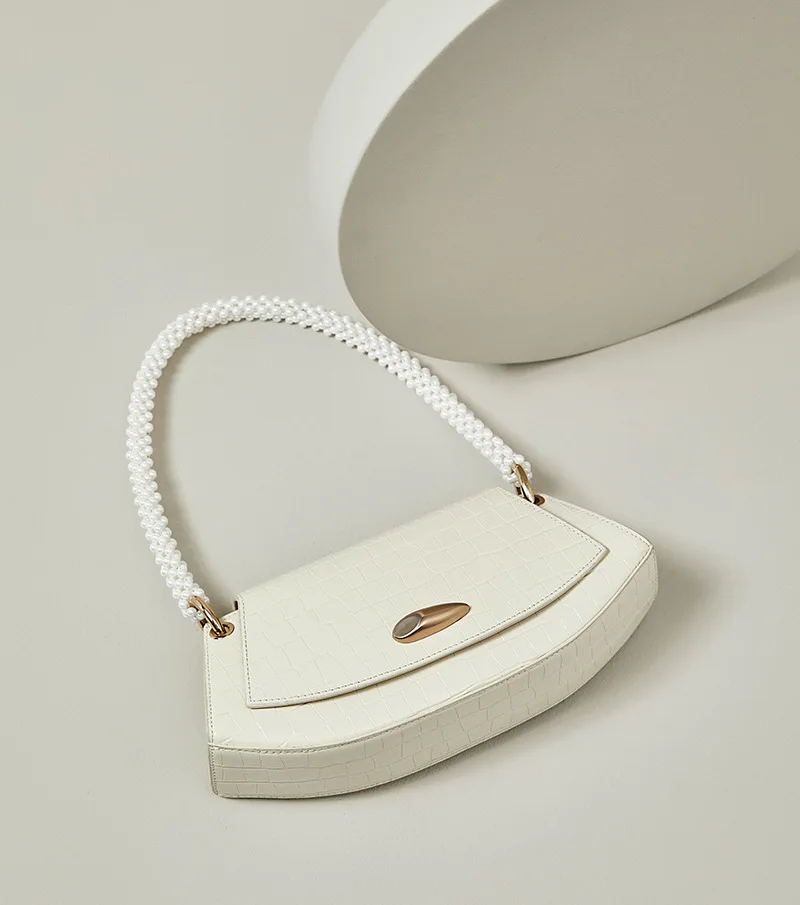 

2022 New Leather Women's Bag Advanced Underarm Bag Pearl Shoulder Belt Commuting Chain Shoulder Bag Designer