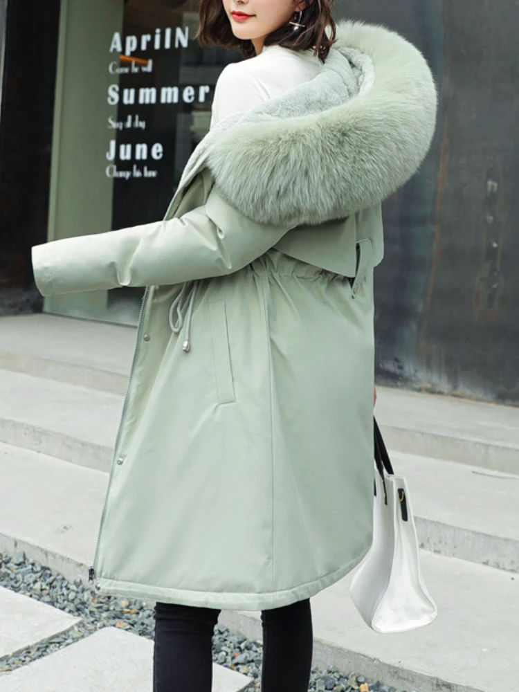 Рисунок 2 - Женская зимняя парка с меховым воротником и ремешком