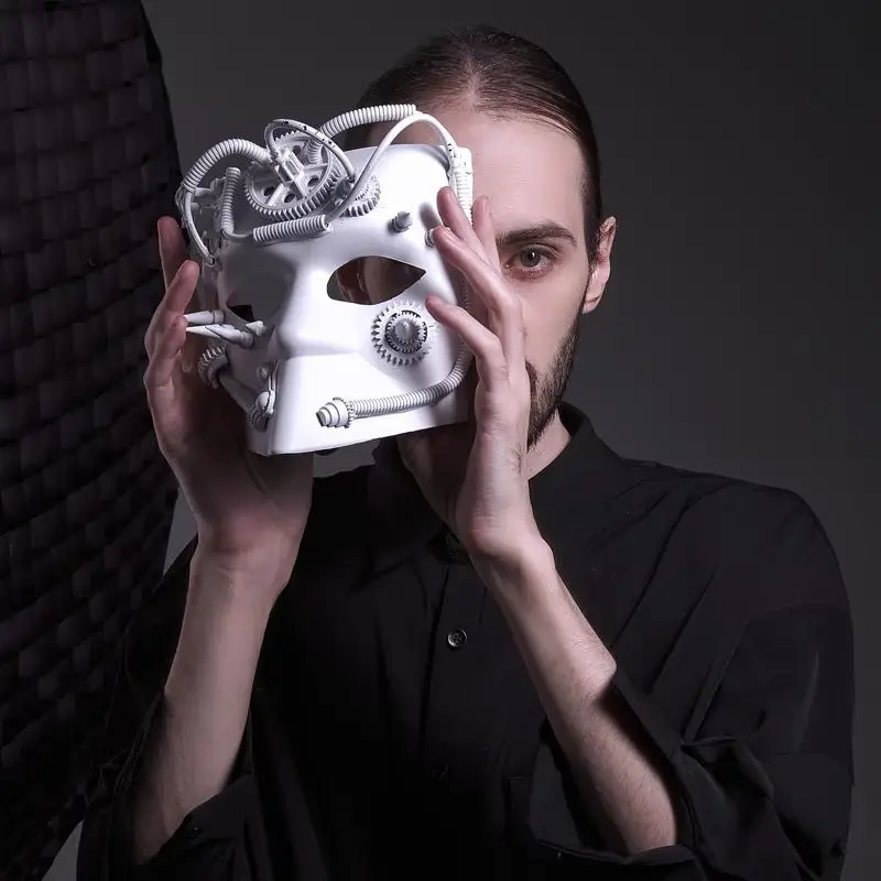 Маска декоративная на все лицо с заклепками в стиле панк