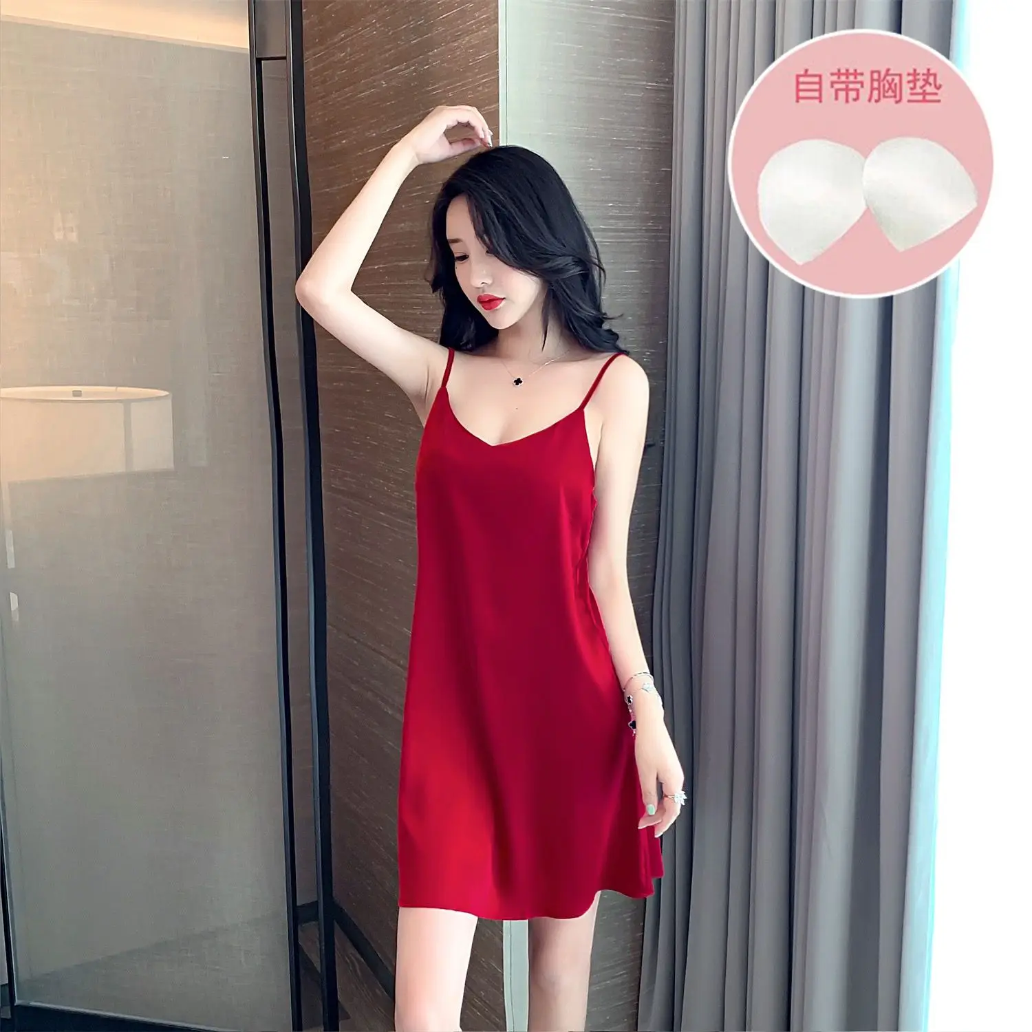 Рисунок 3 - Женская шелковая пижама на бретельках