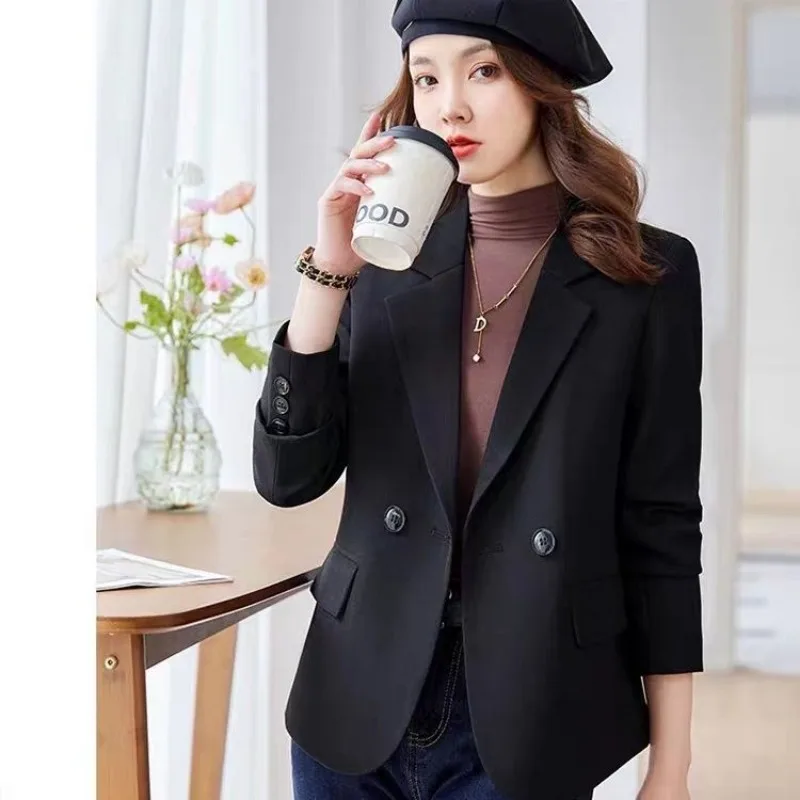 Женский блейзер на пуговицах с длинным рукавом