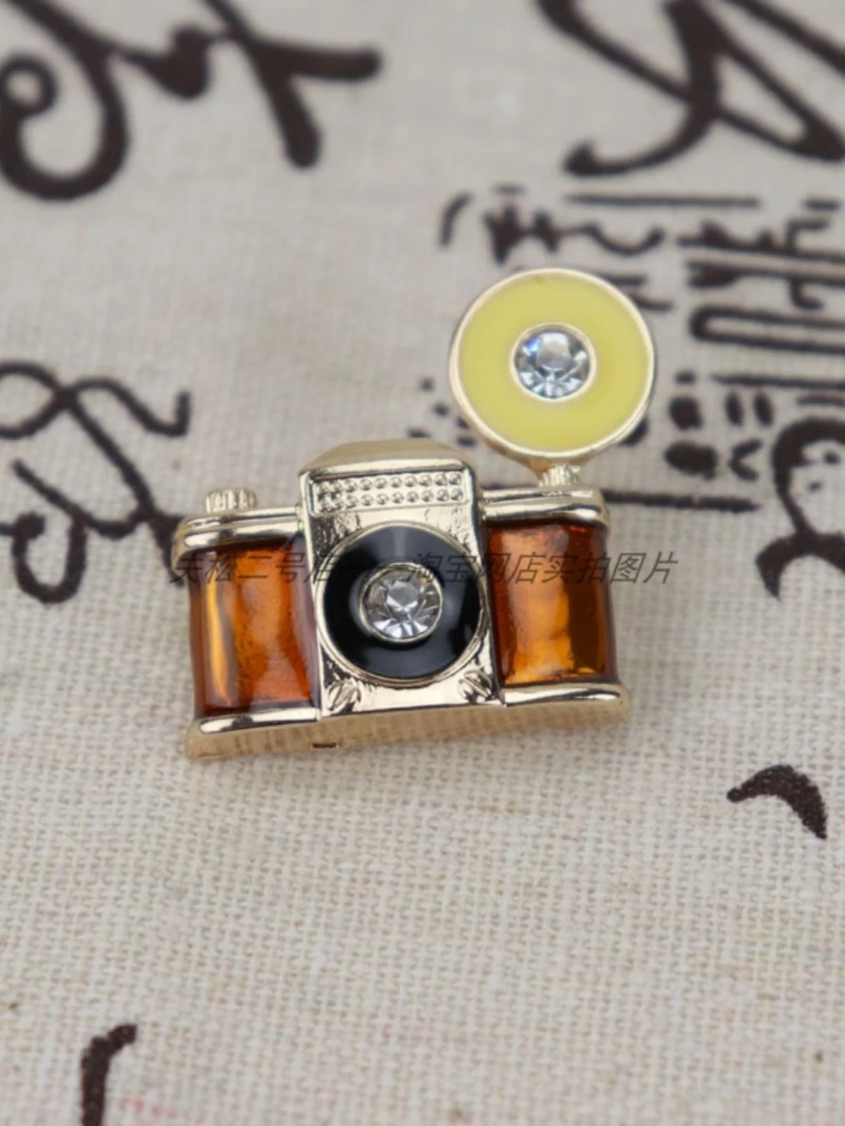 Self-Retained Texture Is Awesome! Japan fashion Women clothes Artistic Retro Camera Clothing Matching Jewelry Brooch... |