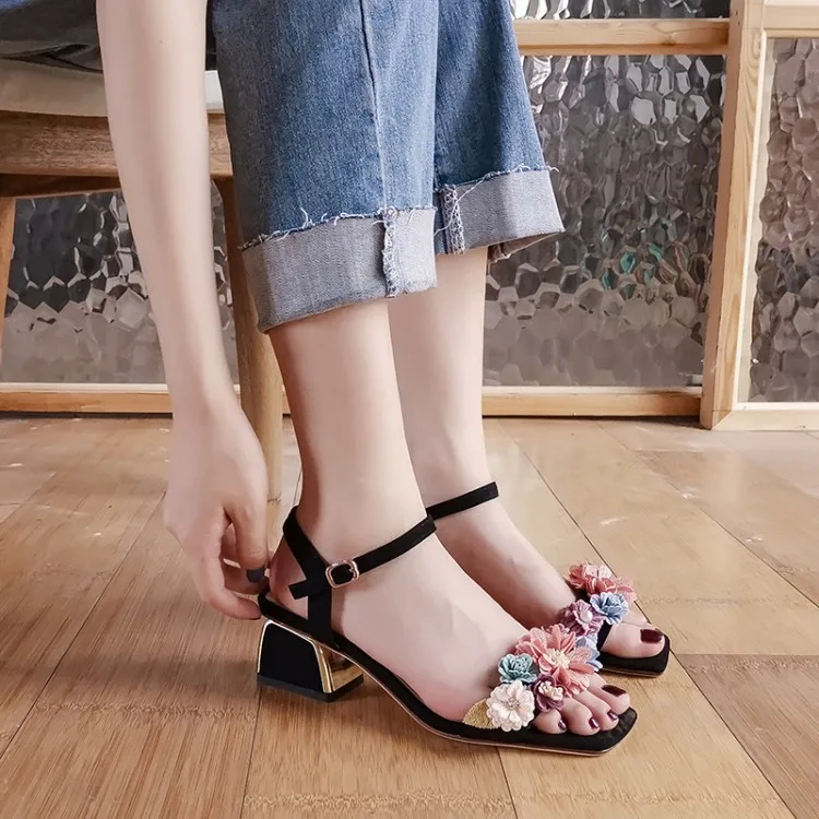 

2022 New Retro Floral Print Genuine Leather Sandals Splicing Metal Buckle Hook Loop Chunky Heel Sandals Women Shoes