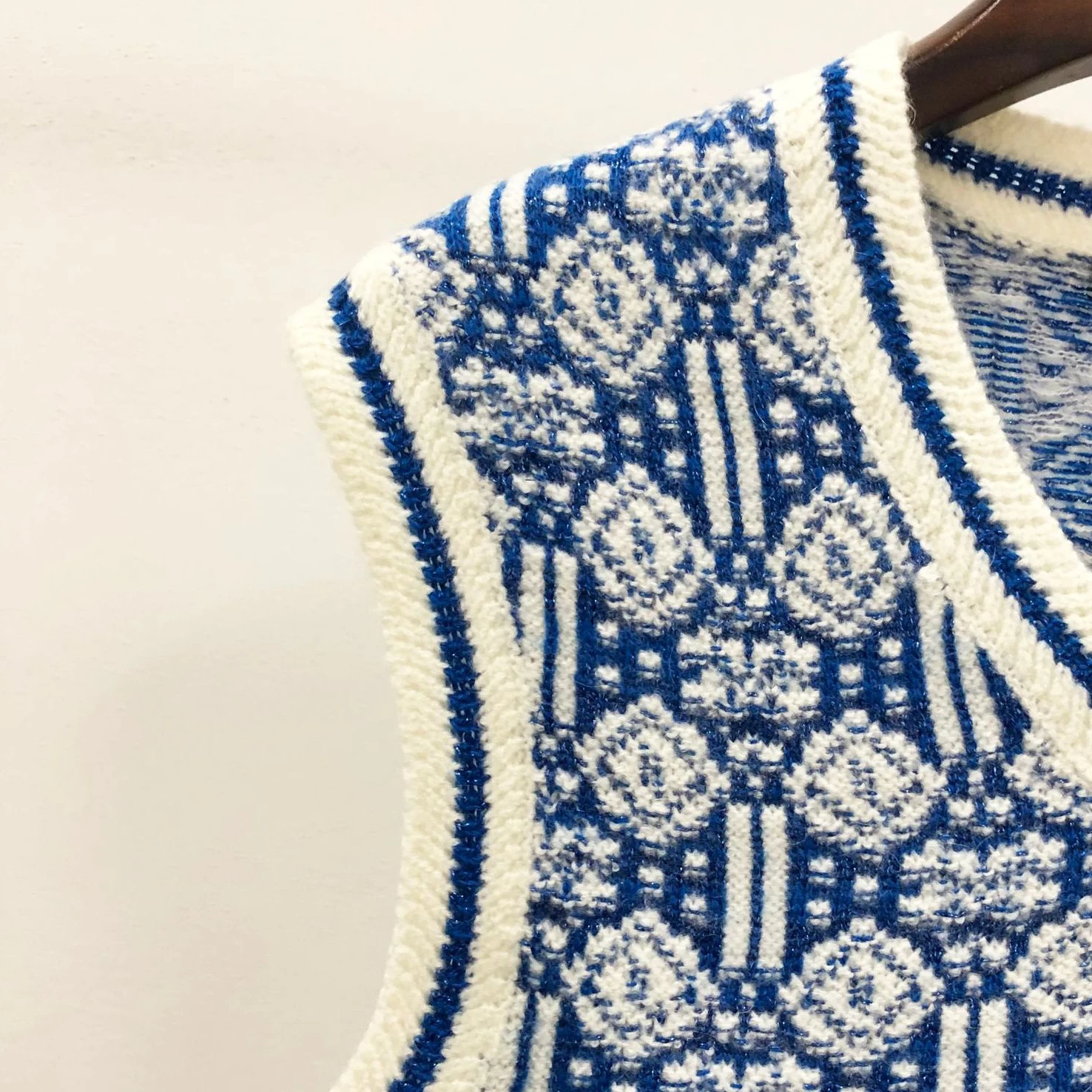 

2023 New Women Sweater Retro Print Embroidery Knitted Vest V-neck Vest Pullover Early Spring