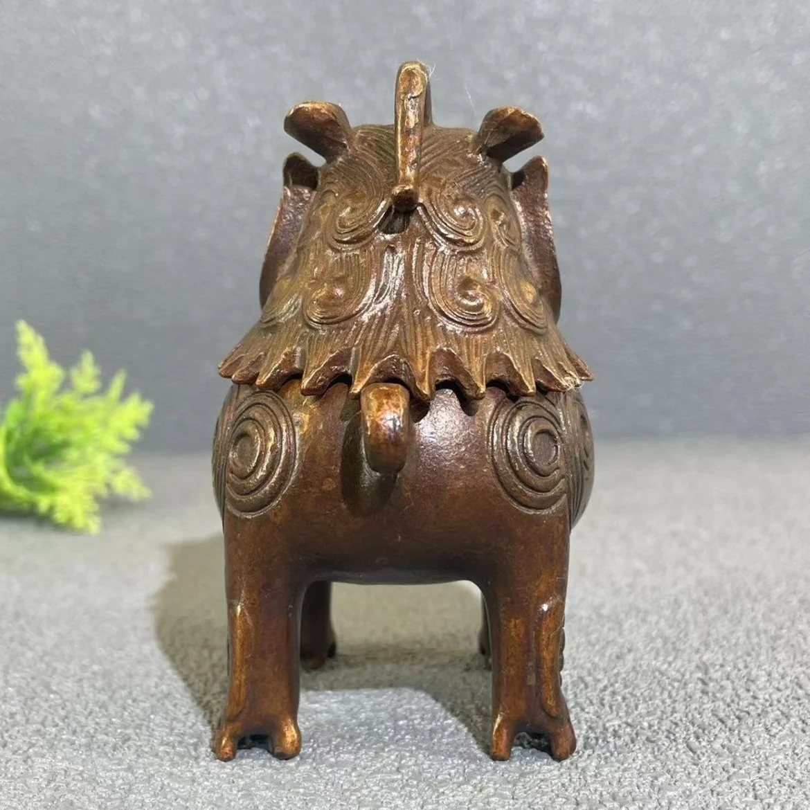 Бронзовая горелка в ретро стиле с изображением животного Lu маленькая для