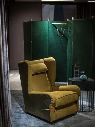 

Новинка, светлый роскошный семейный Одноместный Диван из желтой ткани, современный простой диван с прямой спинкой для видеокомнаты