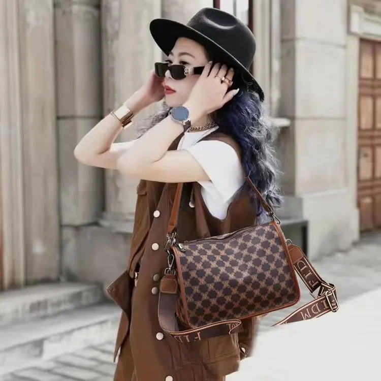 

2023 Spring New Luxury Designer Women Shoulder Bag High-grade Pu Printed Women Shoulder Crossbody Bag