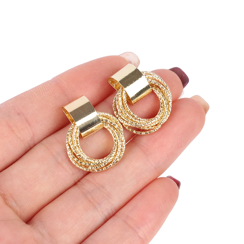 

Retro Metallic Gold Multiple Small Circle Pendant Earrings 2022 New Jewelry Fashion Wedding Party Earrings For Woman