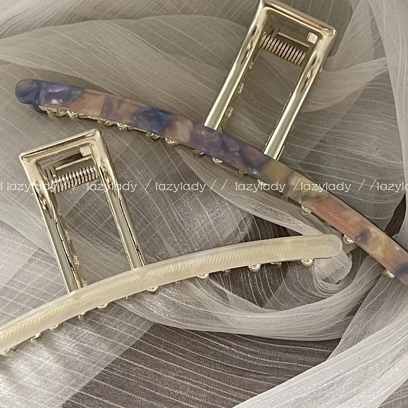 

Зажим для волос с ацетатным узором, размер d, 13 см