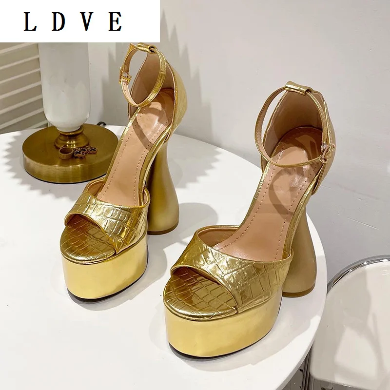 

NEW Fashion Summer PU Gold Checkered Sandals For Women Open Toe Ankle Strap Ladies Platform Cover Heel Wedding Shoe Sexy