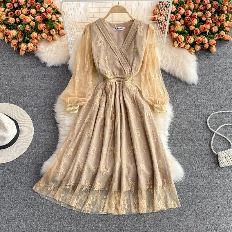 

Autumn French Retro Style Waist Slimming Goddess Fan Lace Gauze Embroidered V-neck Dress