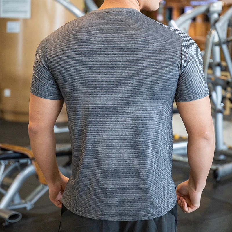 Quick-dry Men Running Sports Shirts Fitness Compression Gym Polyester Sports T-shirt Black Workout Training Muscle Fit Clothing