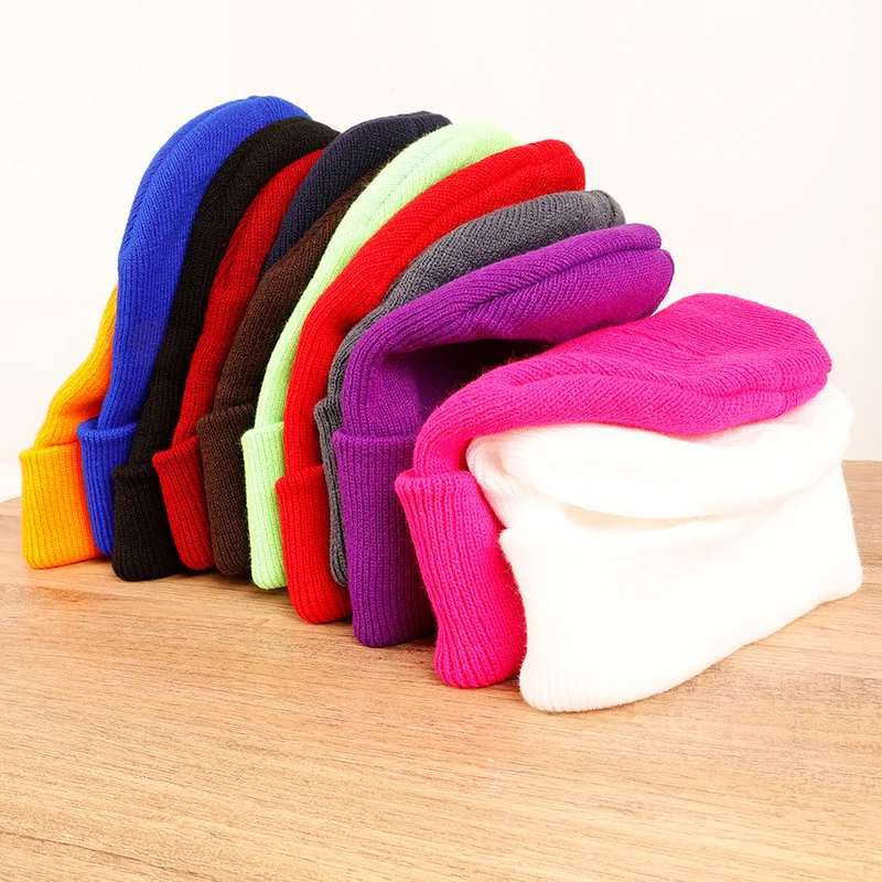 Новые зимние шапки для всеядных, сплетенные, однотонные, милые шапки для осени, женские шапки-бини, теплые береты для мужчин, повседневные кепки.