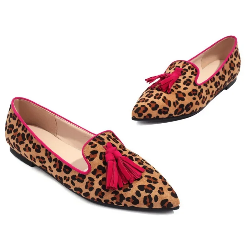 Новые повседневные туфли на низком каблуке с острым узором молочной коровы и