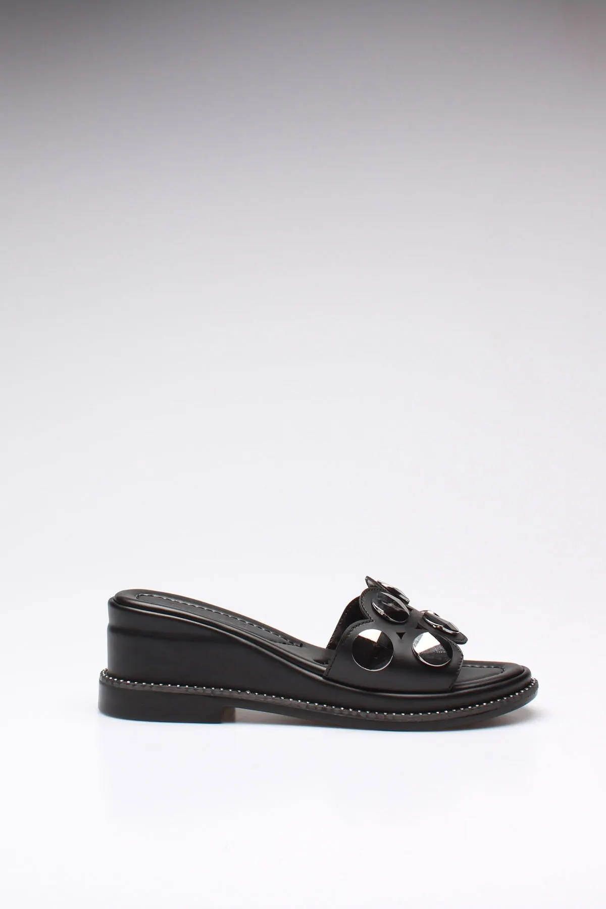 

Модные стильные женские черные фототапочки