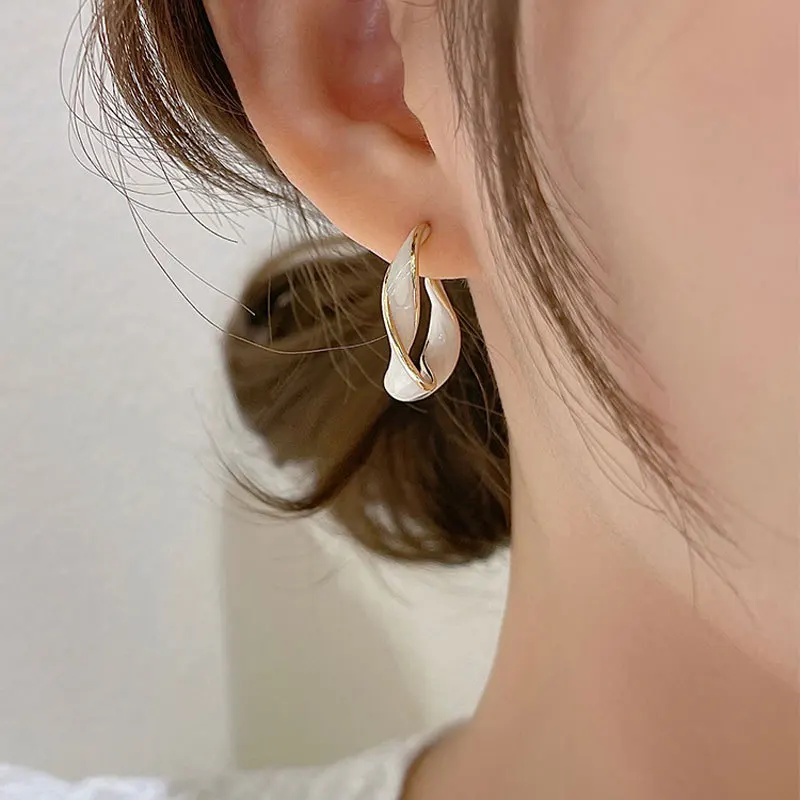 

Prevent Allergy Hoop Earrings for Women Trendy Elegant Twist Design White Geometric Party Jewelry