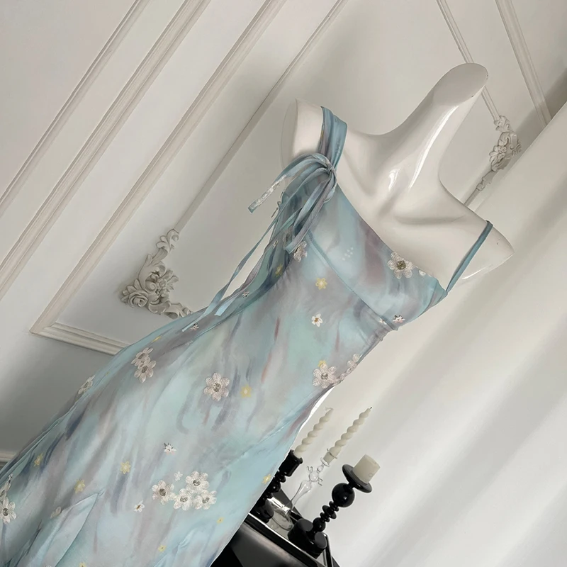 Женское длинное платье с открытой спиной элегантное на бретелях без рукавов