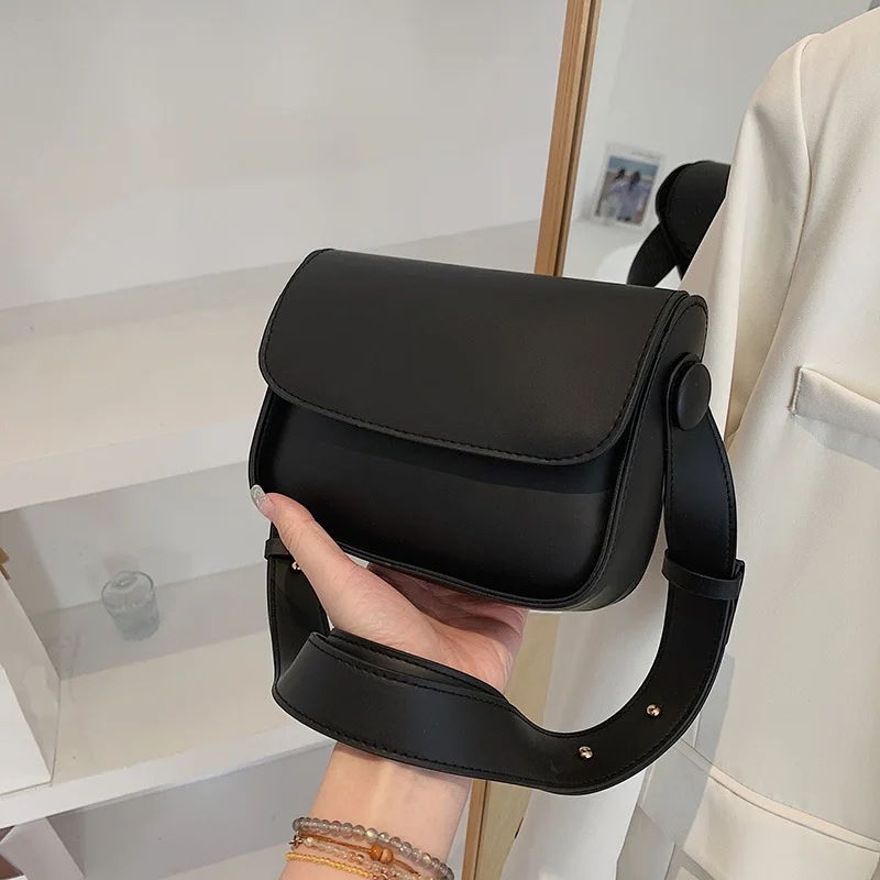 

1014-Fashion Women PU Striped Square Button Embroidered Lock Shoulder Bag