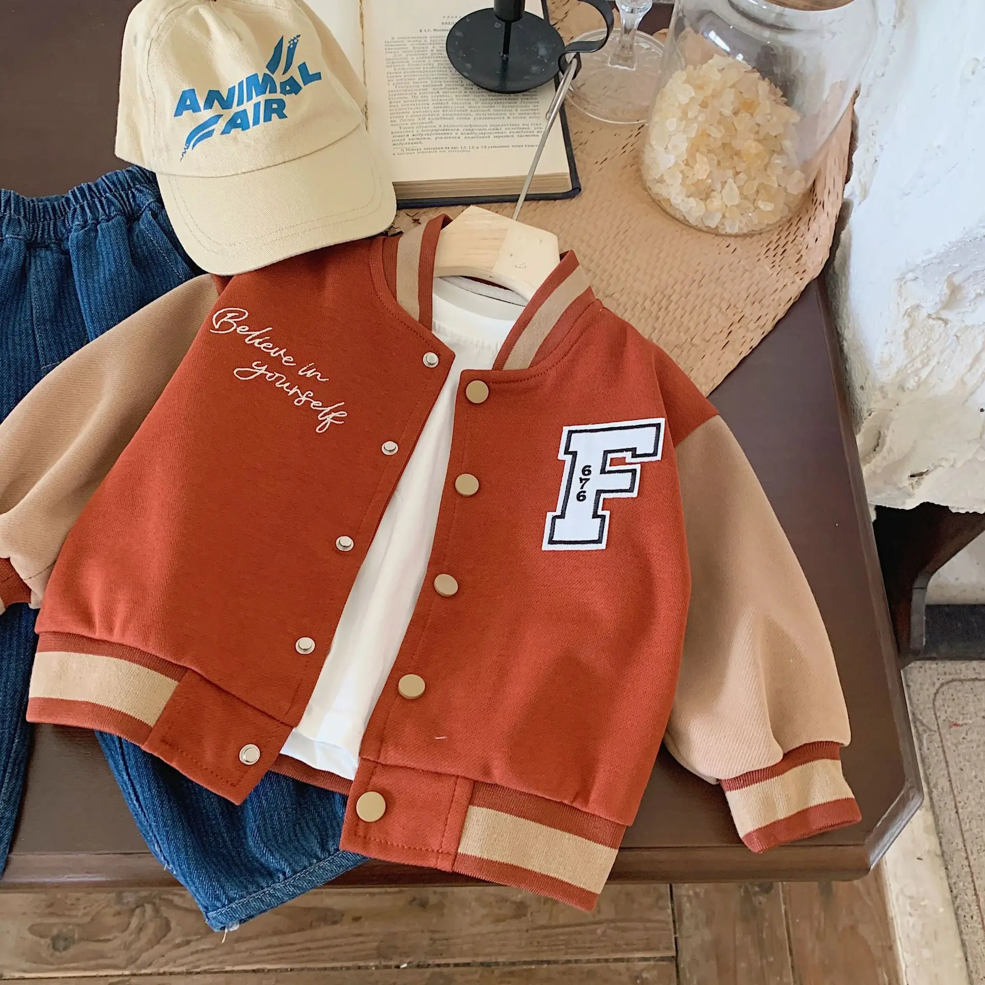 

Бейсбольная униформа для мальчиков, Детская свободная спортивная куртка составного кроя с вышивкой и надписью, верхняя одежда в Корейском стиле на весну и осень, 2023